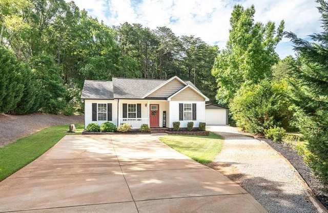 Ranch Home located in Cabarrus County! 3BR/2BA Detached Garage Lots of Privacy photos photos