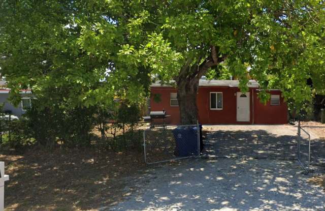 Large 3-2 house with a back yard Gallery 3