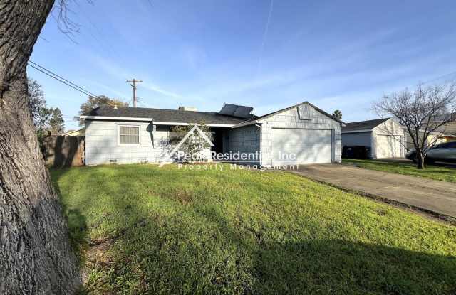 Very Nice 3bd/1ba House with 2 Car Garage photos photos