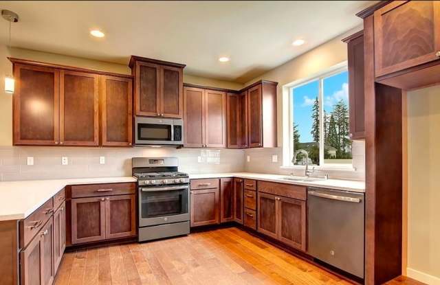 Spacious 3BD/2.5BA Townhouse in Edmonds! photos photos