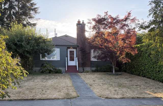 Charming North Tacoma Home with Bonus Room & Fenced Yard photos photos Charming North Tacoma Home with Bonus Room & Fenced Yard photos photos