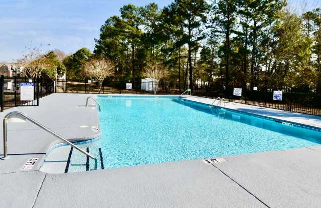 Gorgeous 3 Bed/2 Bath Fully Furnished Condo in the Heart of Murrells Inlet Available 9/13/24 Gallery 3