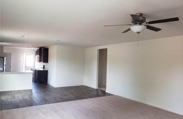 Corner Lot 4 Bed / 2 Bath in Stonebridge Crossing Gallery 4