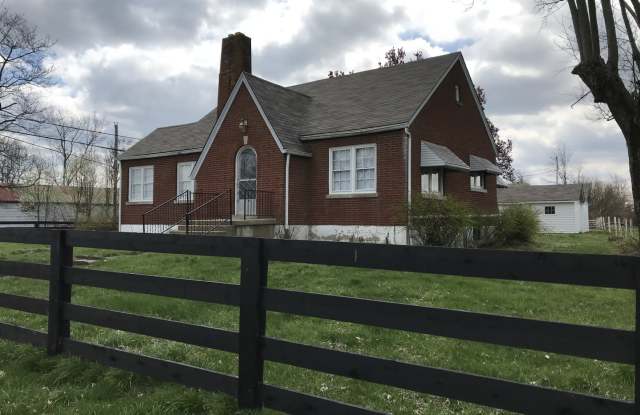 3 bed 1 bath House w/ basement in Waddy! Gallery 4