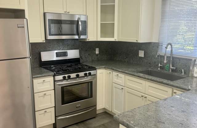 1427 N Fuller Ave photos photos