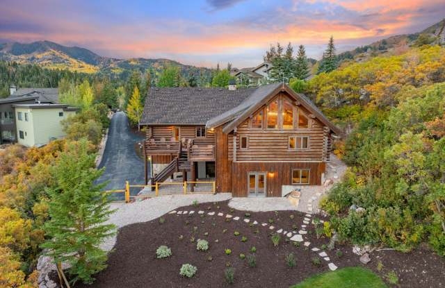 Luxury Mountain Home in Pineridge Gallery 4