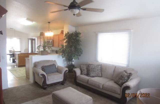 3 Bedroom in Rita Ranch, Great Room, Spacious Master Bedroom, Big Yard Gallery 3