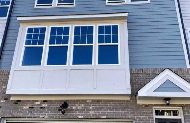 1013 Larabee Lane Gallery 2