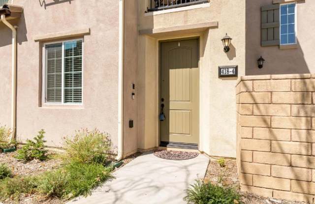 Beautifully upgraded 3-bedroom, 4-bathroom Simi Valley home photos photos