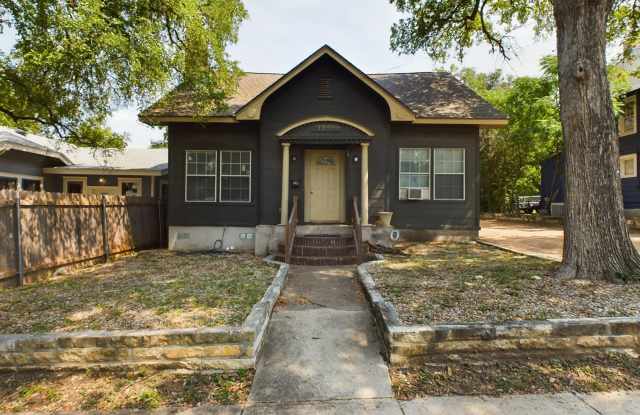 1102 W 22nd St photos photos