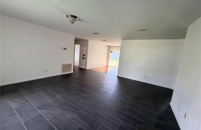 12335 SE 103RD Court Gallery 4