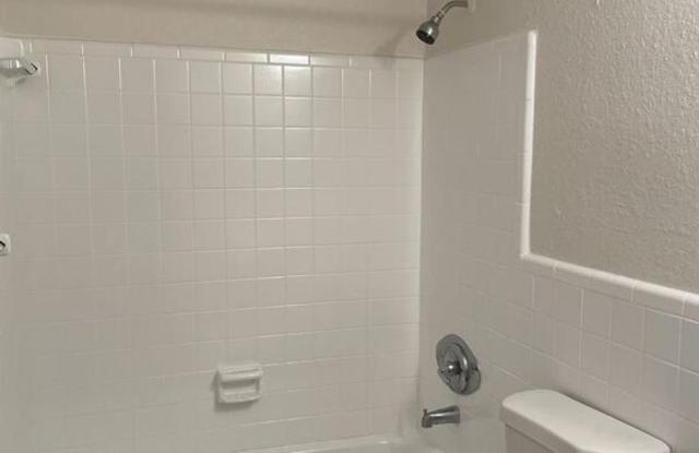 LARGE NEWLY RENOVATED 2 BEDROOM APARTMENTS Gallery 3