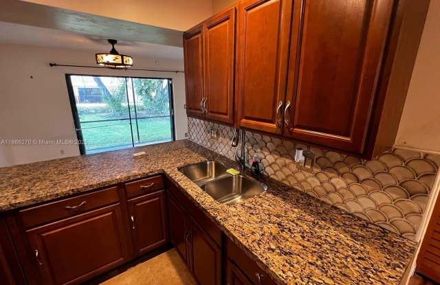 9829 Riverside Dr photos photos