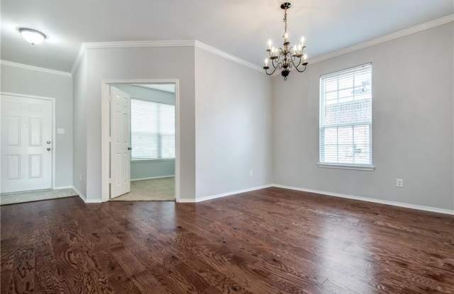 4400 Westbend Lane Gallery 3