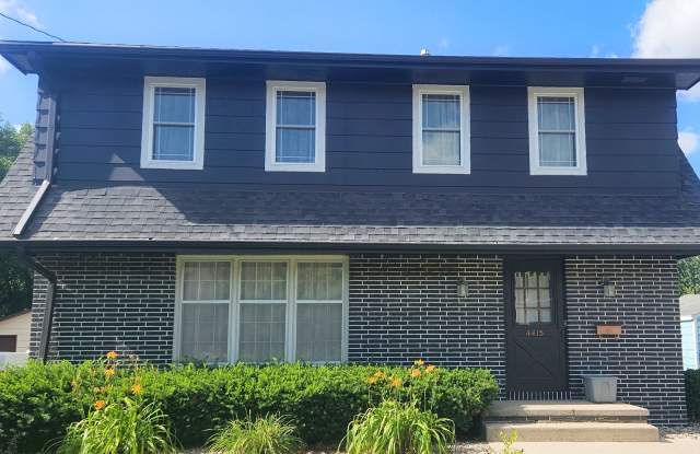 Charming 4-Bedroom Remodeled Home in Quiet Des Moines Neighborhood photos photos