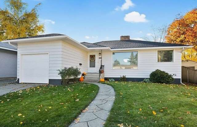 SPACIOUS 3BD/1BA SOUTH HILL HOME | ATTACHED GARAGE | FENCED YARD | W/D HOOKUPS | AVAIL JULY 1 photos photos