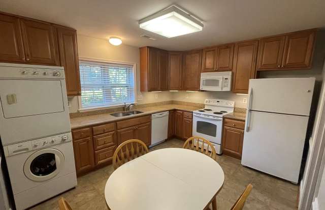 6732 Hillandale Road Gallery 3