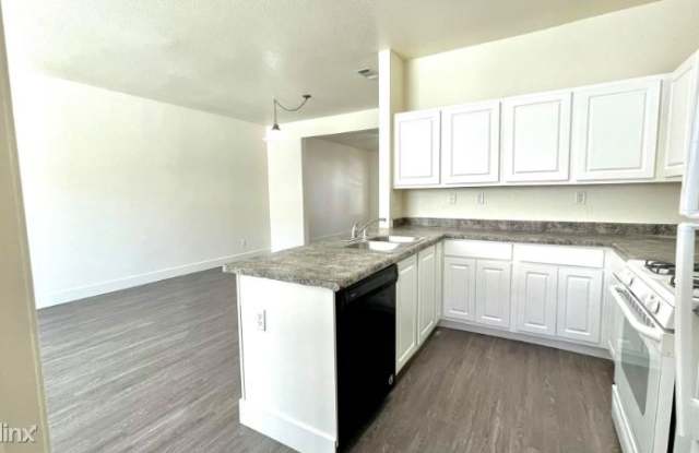 927 Berry Ct Gallery 2