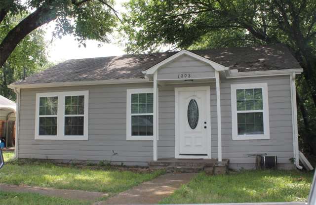 1008 Peak Street - 1008 Peak Street, Denton, TX 76201 1008 Peak Street - 1008 Peak Street, Denton, TX 76201