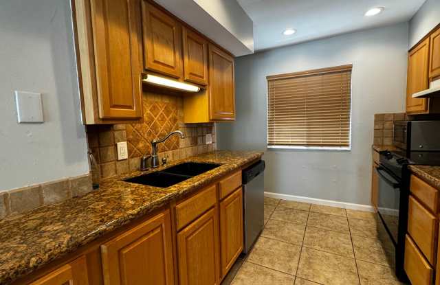 2/2.5 Condo in Jacksonville Beach - 2 Minute Walk to the Beach! Storage Area, Covered Parking, Pet Friendly! photos photos