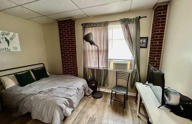 2 Bedroom Ready To Pre-Lease! Pay Electric ONLY! Gallery 4