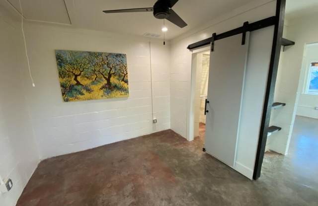958 SW Smith Gallery 4