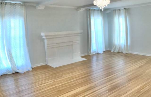 Stunning Downstairs Newly Remodeled Unit with 4 Bedrooms and 2 Bathrooms NOW AVAILABLE!! Gallery 3