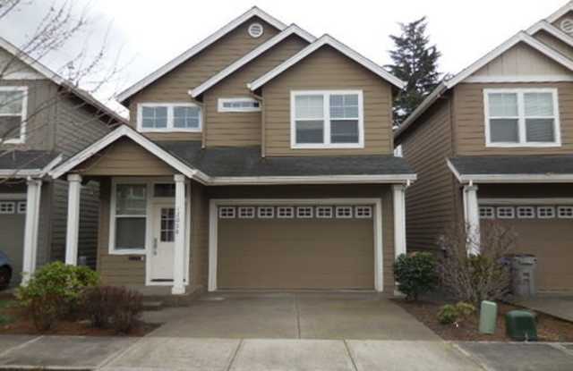 Great 3 bedroom - King City Pet friendly home. Showing Soon photos photos