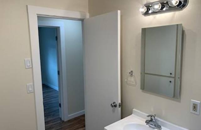 C2402 - Maple Court Apartments Gallery 4