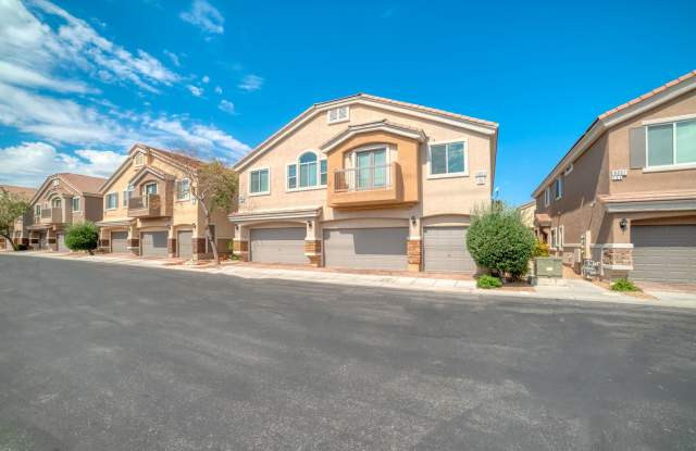 MOVE-IN READY FANTASTIC UPPER LEVEL 2-BEDROOM TOWNHOME! photos photos