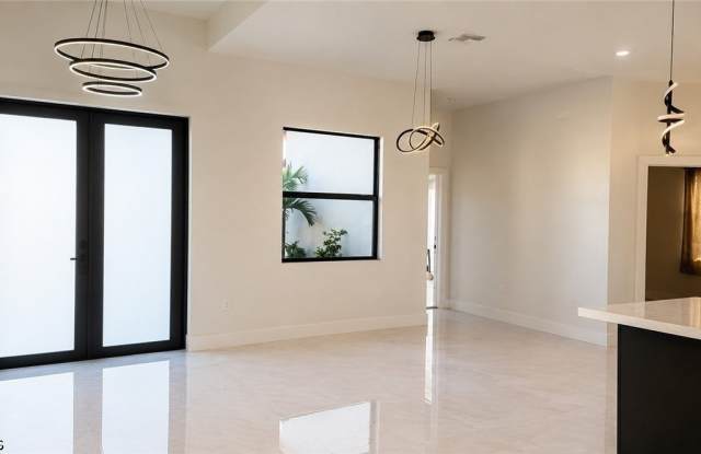 2608 NW 3rd Place Gallery 3