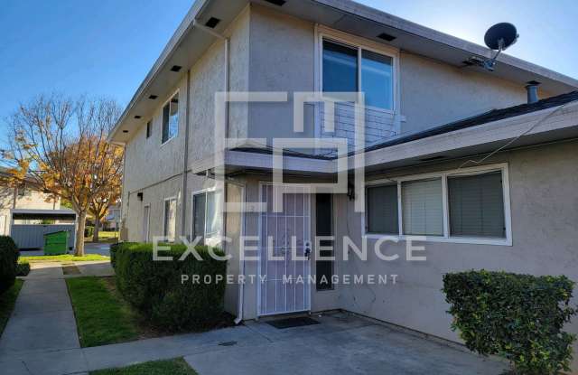 2/1 Townhouse - Updated Kitchen, Community Pool, Storage, One Side of 2 Car Garage (For Storage) photos photos