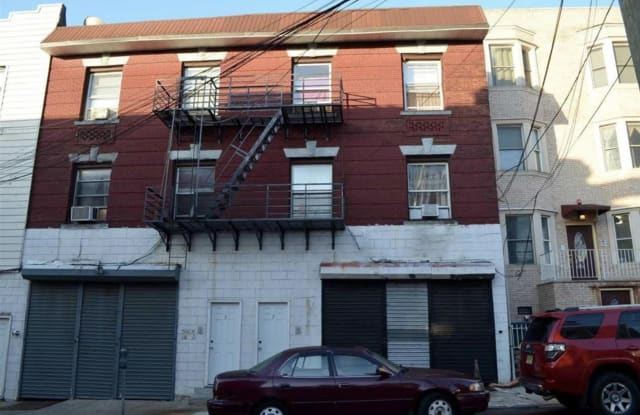 7 GRAHAM ST - 7 Graham Street, Jersey City, NJ 07307