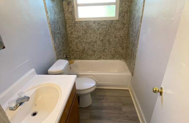 3 Bed 1 Bath Home in Northgate Neighborhood Gallery 4