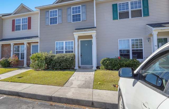 2 Bed 2.5 Bath Townhome Gallery 1