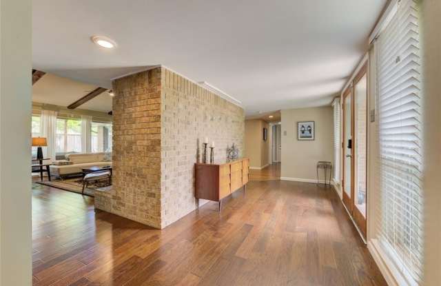6747 Winterwood Lane Gallery 3