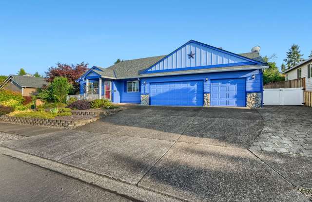 Single-Level 4BR/2BA Ranch — Spacious 3-Car Garage & Low-Maintenance Yard (Oregon City / Fairway Downs) photos photos