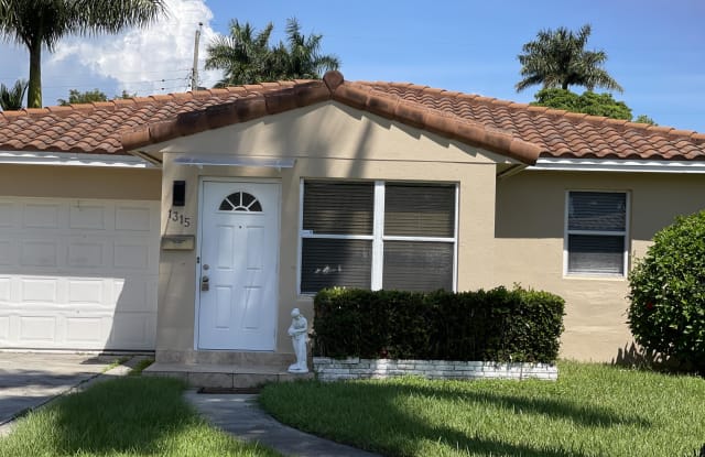 1315 Buchanan Street - 1315 Buchanan Street, Hollywood, FL 33019