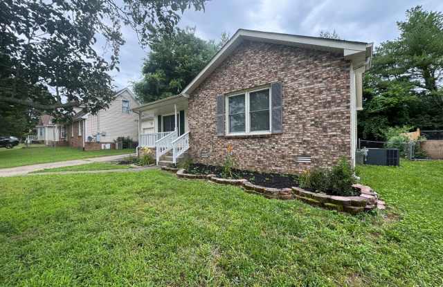 Charming Single-Family Home in Clarksville Gallery 4