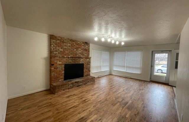 813 S Black Ave Apt A Gallery 2