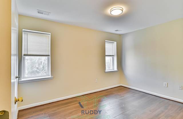 Come Home to Buena Vista 3 Bedroom Apartment in SE Washington DC Gallery 4