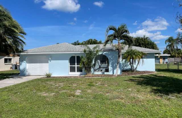 Charming, Move-In Ready 2BR/2BA Single-Family Home with Huge Fenced Yard in Venice! photos photos
