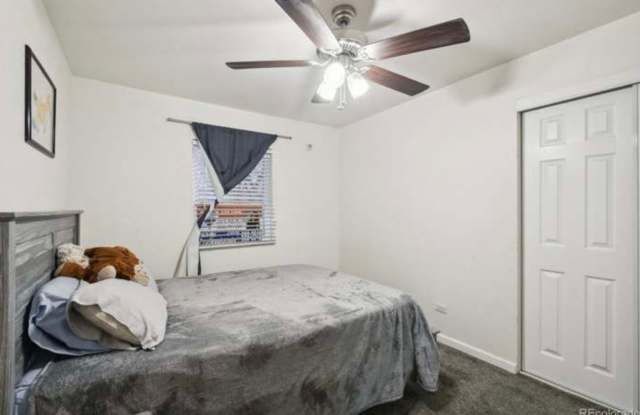 Charming 2BR Condo in Denver Gallery 3
