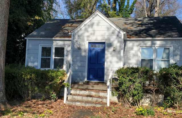 1 Bedroom 1 Bathroom Duplex! - 2512 Spring Garden Street, Greensboro, NC 27403