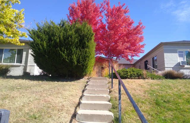 Mountain View 2 Bedroom 1 Bath Duplex on a Hill Gallery 1