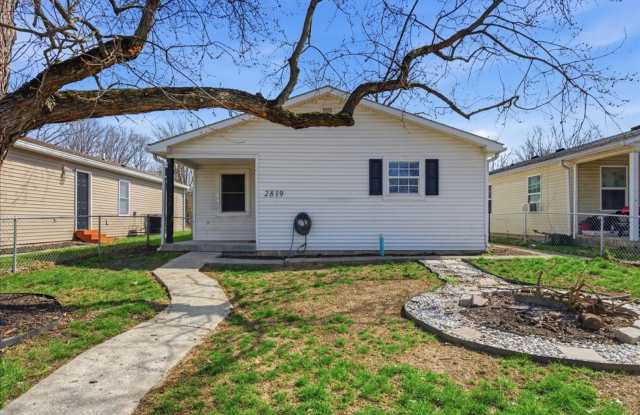 2819 N Gladstone Ave -  $1,500.00/mo. photos photos