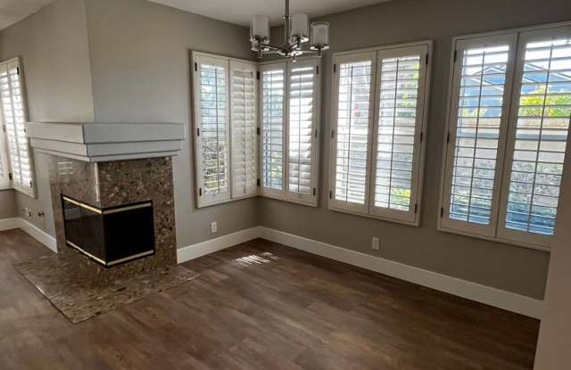 Downstairs 2 bed 2.5 bath unit in MV! Gallery 3