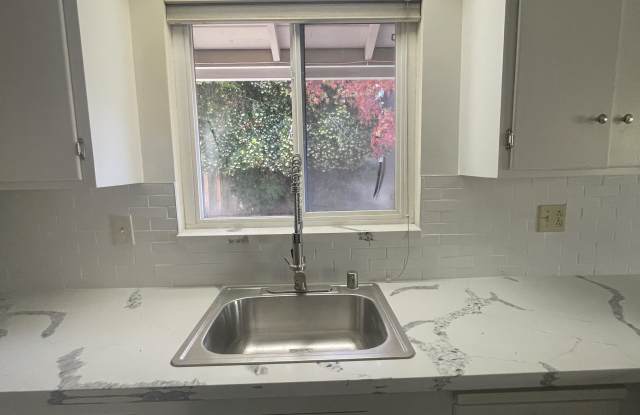4660 Oxbow Drive Gallery 2