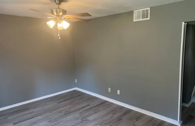 Beautiful 3bd/1.5 ba home ready to rent. Gallery 4