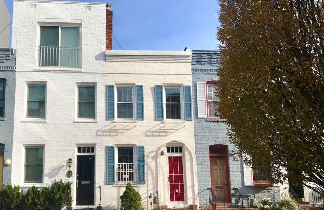 915 HUGHES Mews NW - 915 Hughes Mews Northwest, Washington, DC 20037